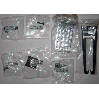 Комплект креплений для маршрутизаторов Cisco Catalyst: уши (уголки) в Ачинске, болты в Ачинске, ножки в Ачинске, держатель для кабеля (Ачинск)